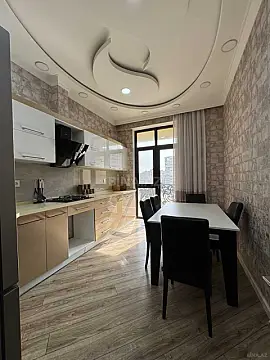 Satılır 2 otaqlı mənzil 93 m²