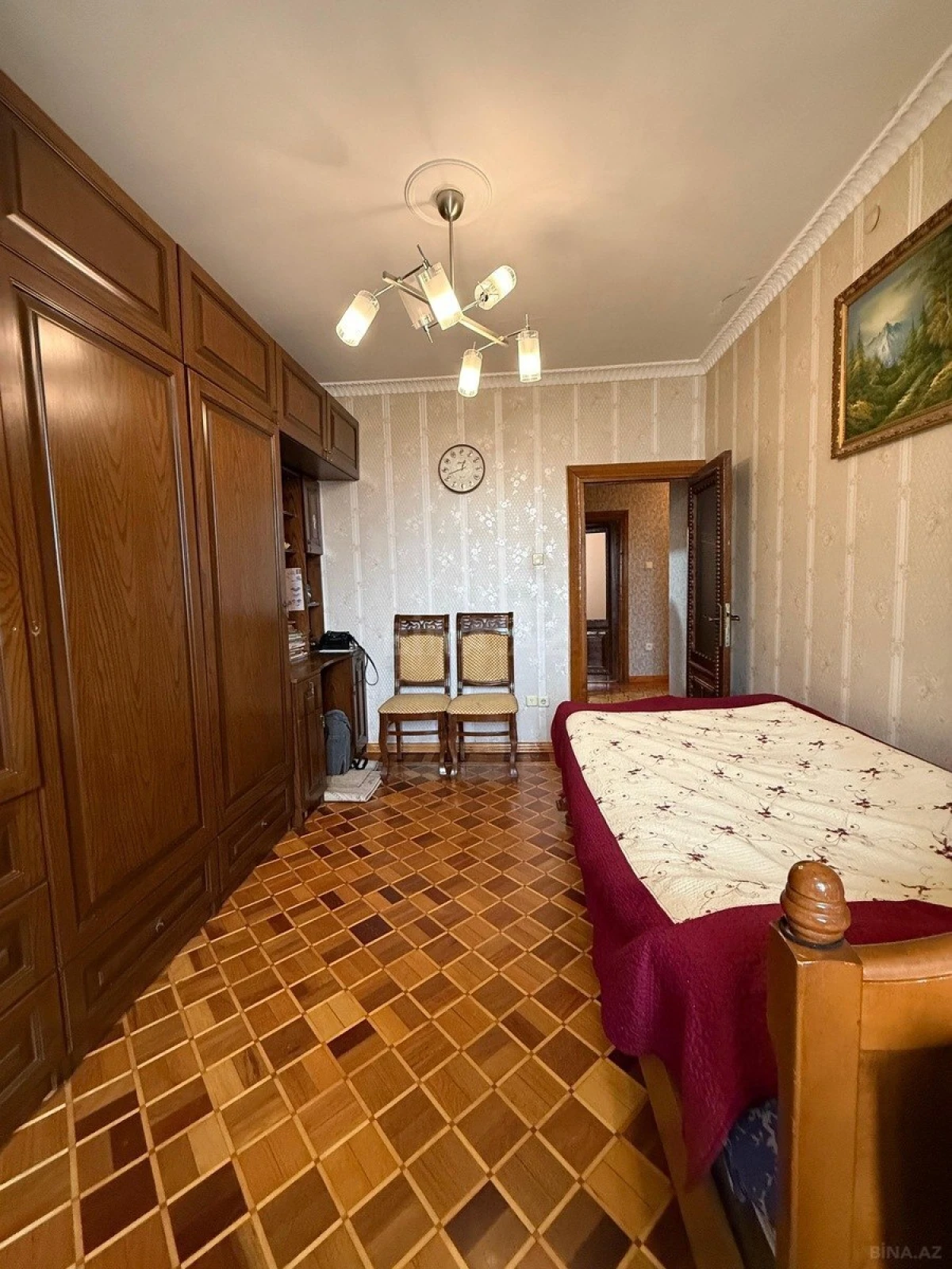 Satılır 5 otaqlı mənzil 133 m²