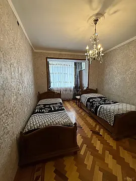 Satılır 5 otaqlı mənzil 133 m²