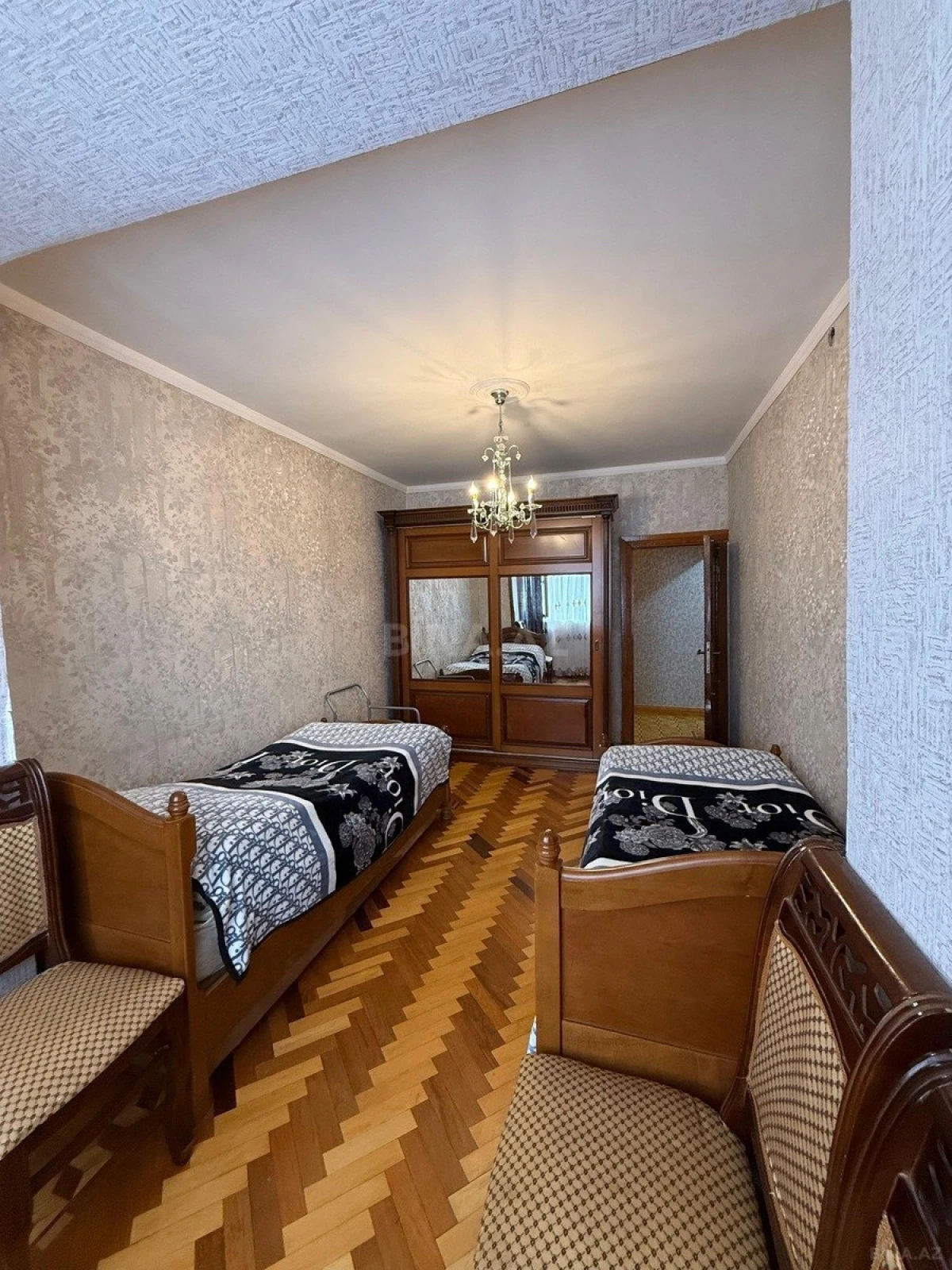 Satılır 5 otaqlı mənzil 133 m²