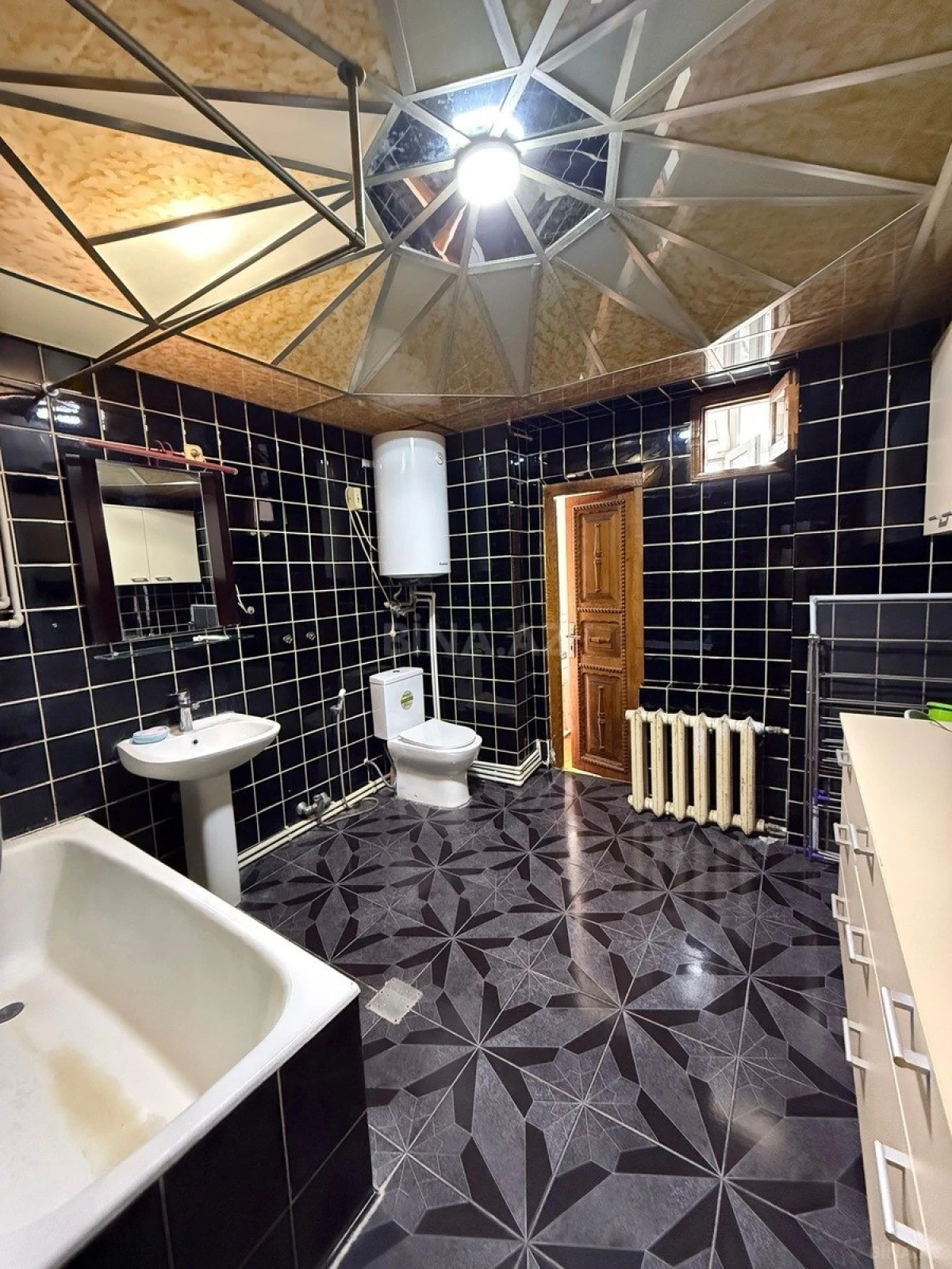 Satılır 5 otaqlı mənzil 133 m²