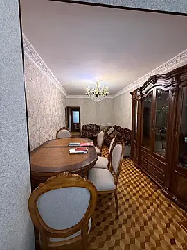 Satılır 5 otaqlı mənzil 133 m²