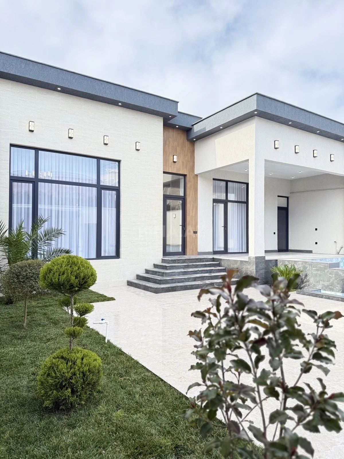 Satılır 4 otaqlı həyət evi 160 m²