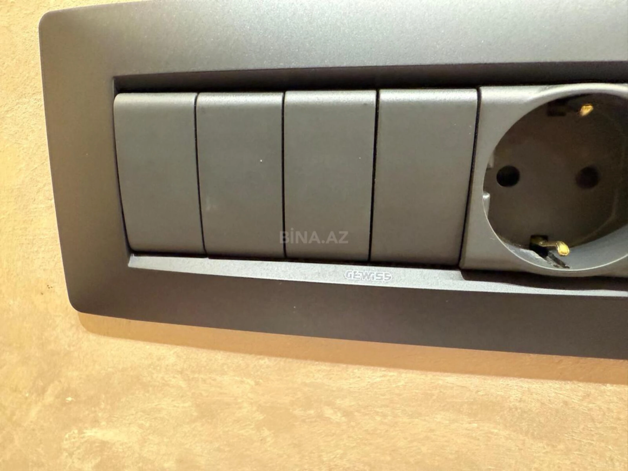 Satılır 2 otaqlı mənzil 70 m²