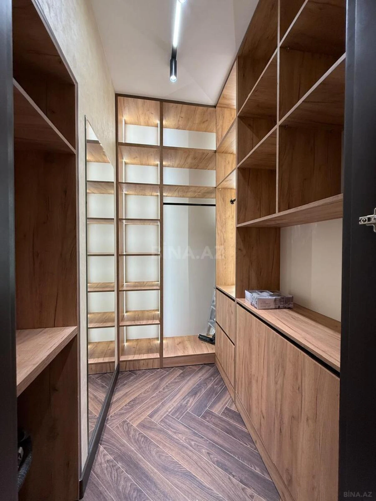 Satılır 2 otaqlı mənzil 70 m²