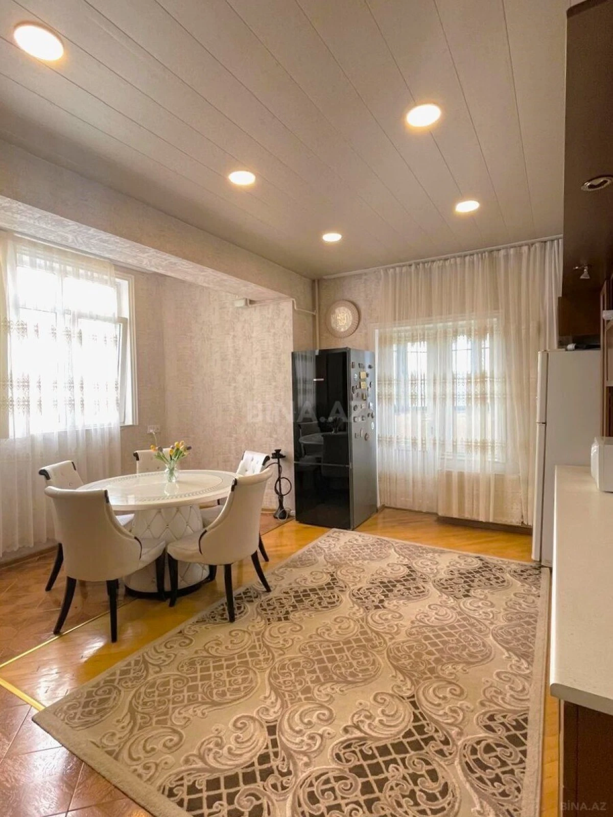 Satılır 4 otaqlı mənzil 140 m²