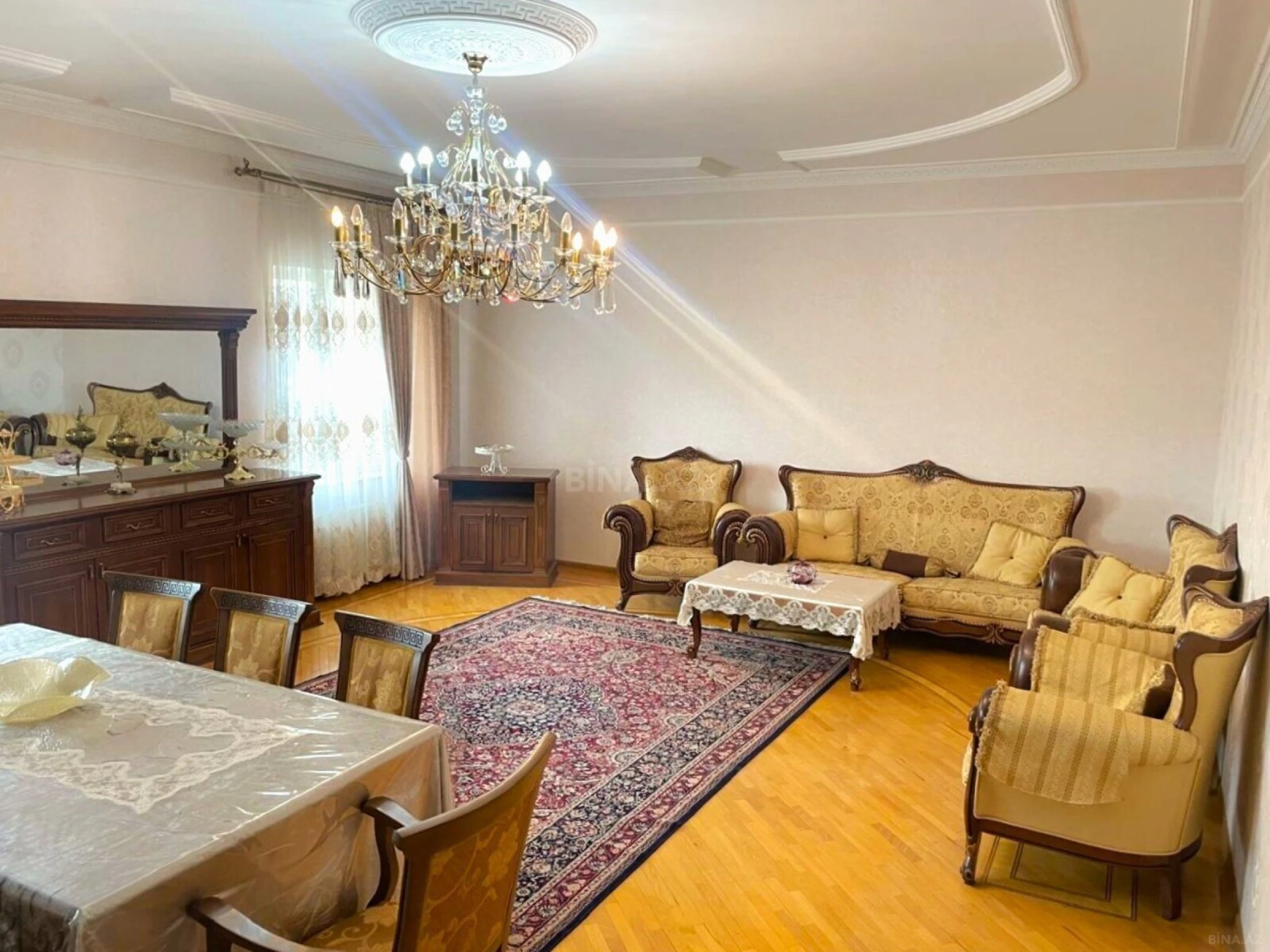 Satılır 4 otaqlı mənzil 140 m²