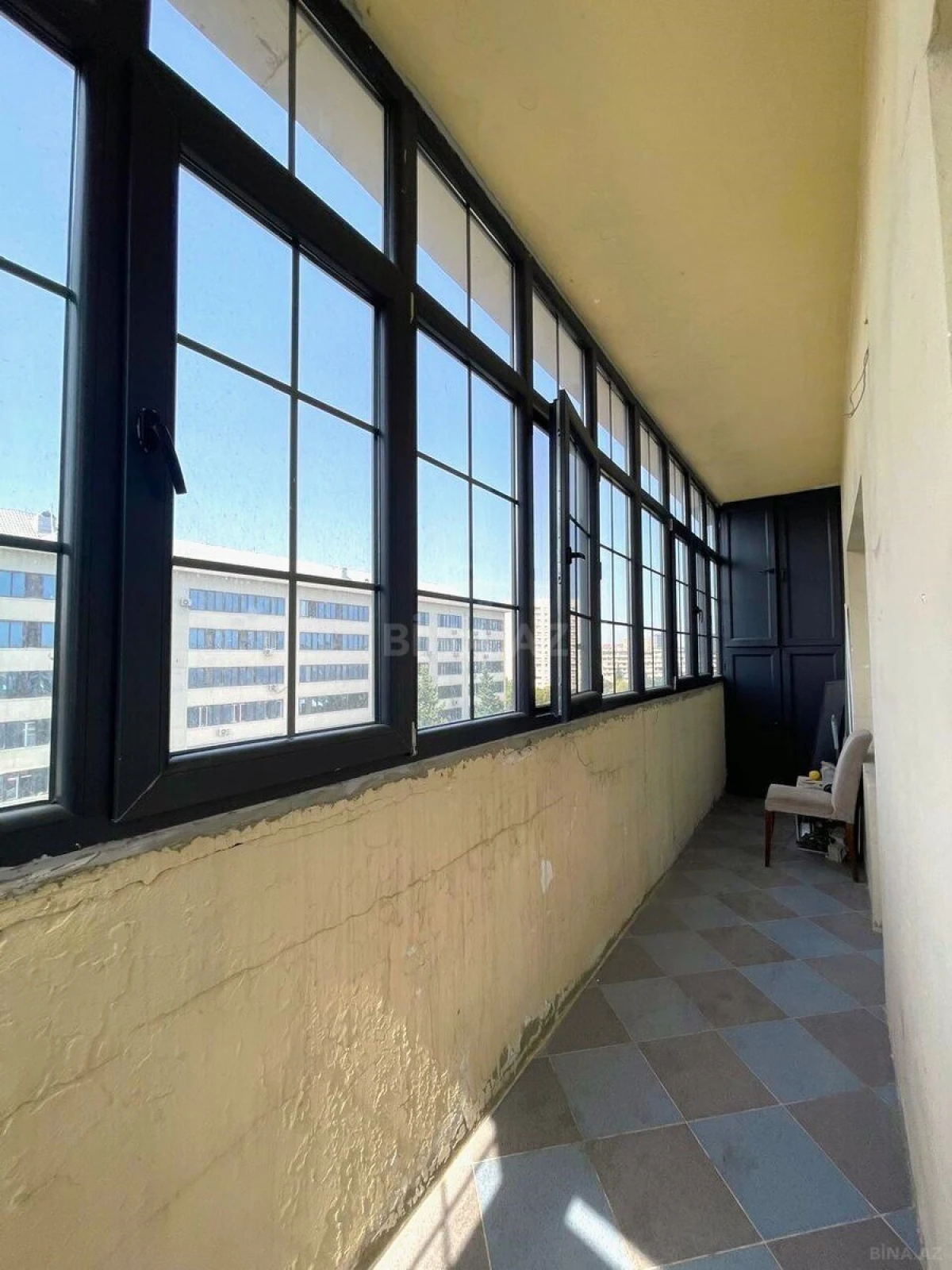 Satılır 4 otaqlı mənzil 140 m²