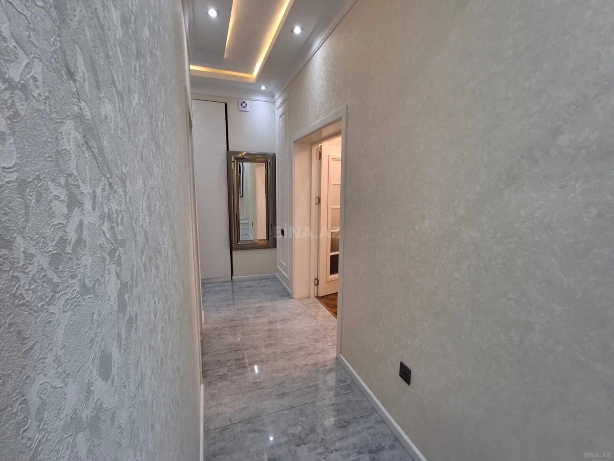 Satılır 2 otaqlı mənzil 73 m²