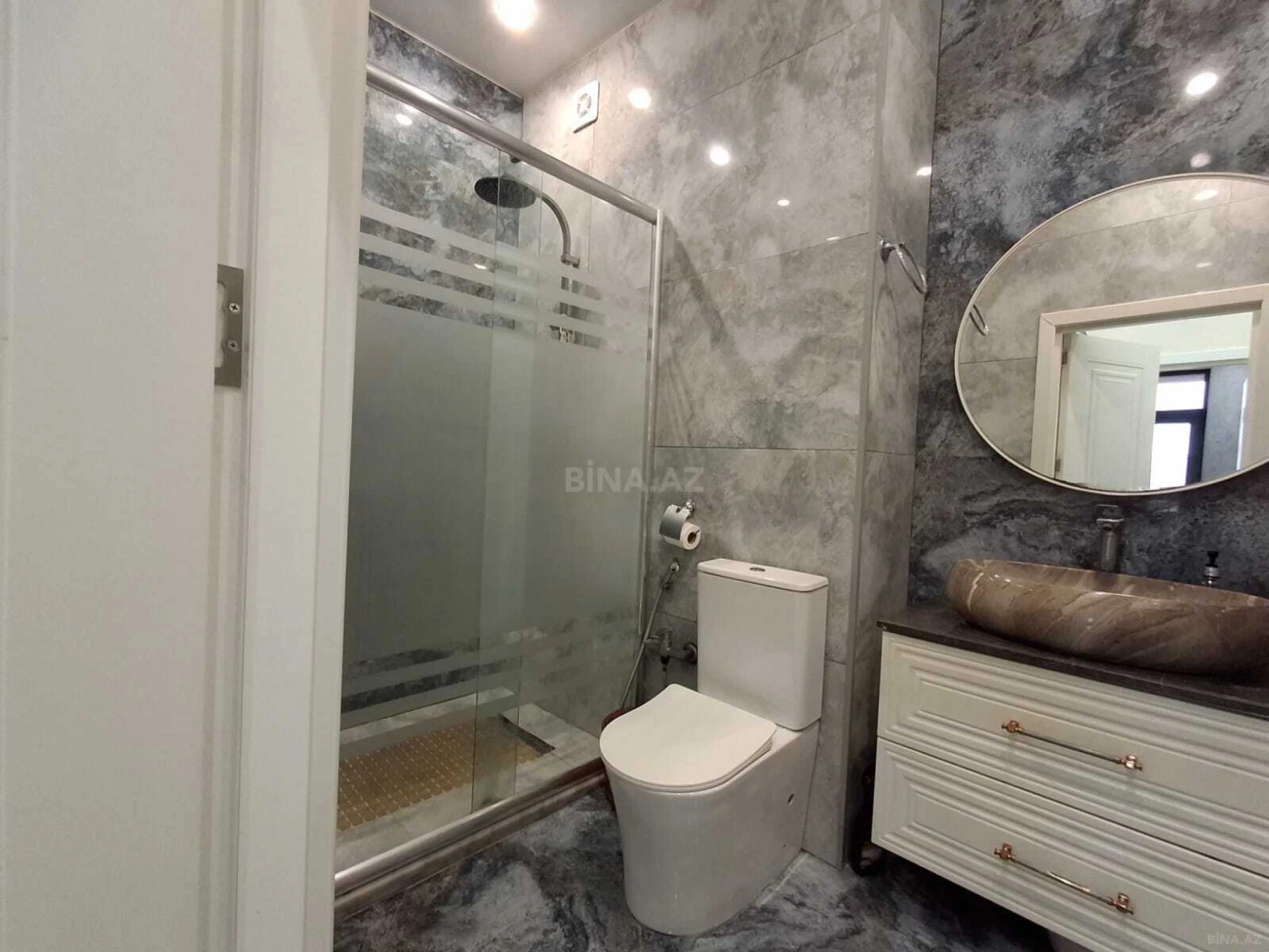 Satılır 2 otaqlı mənzil 73 m²