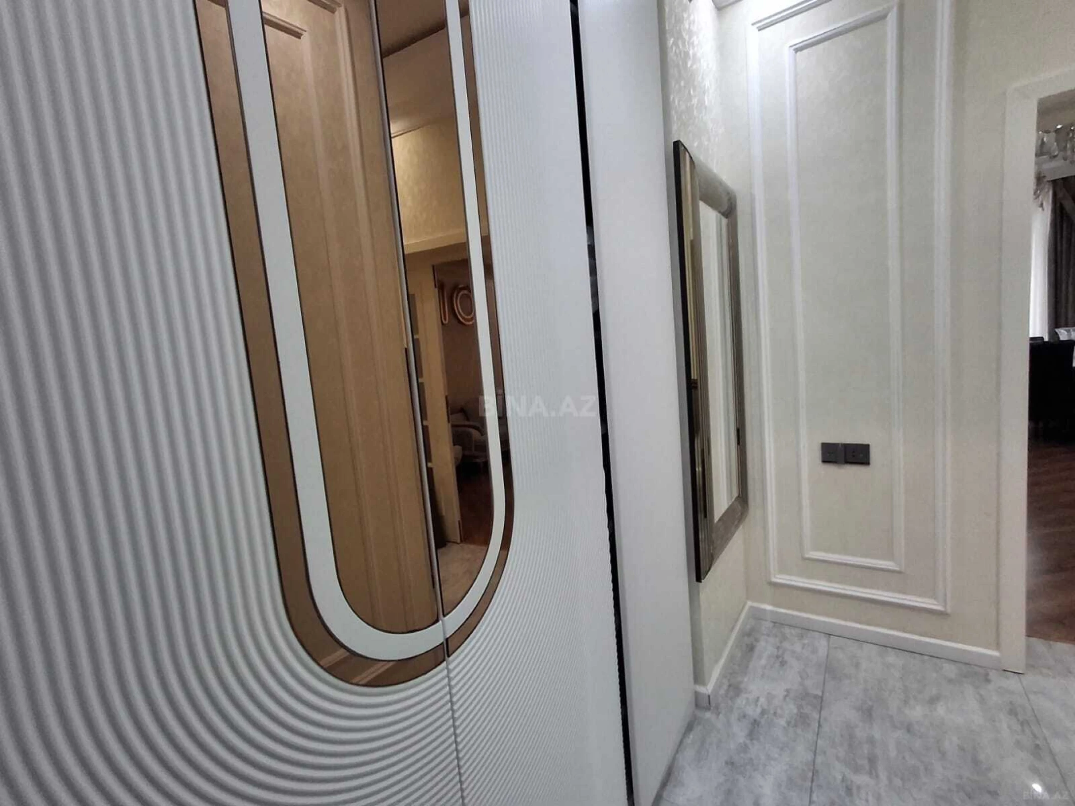 Satılır 2 otaqlı mənzil 73 m²