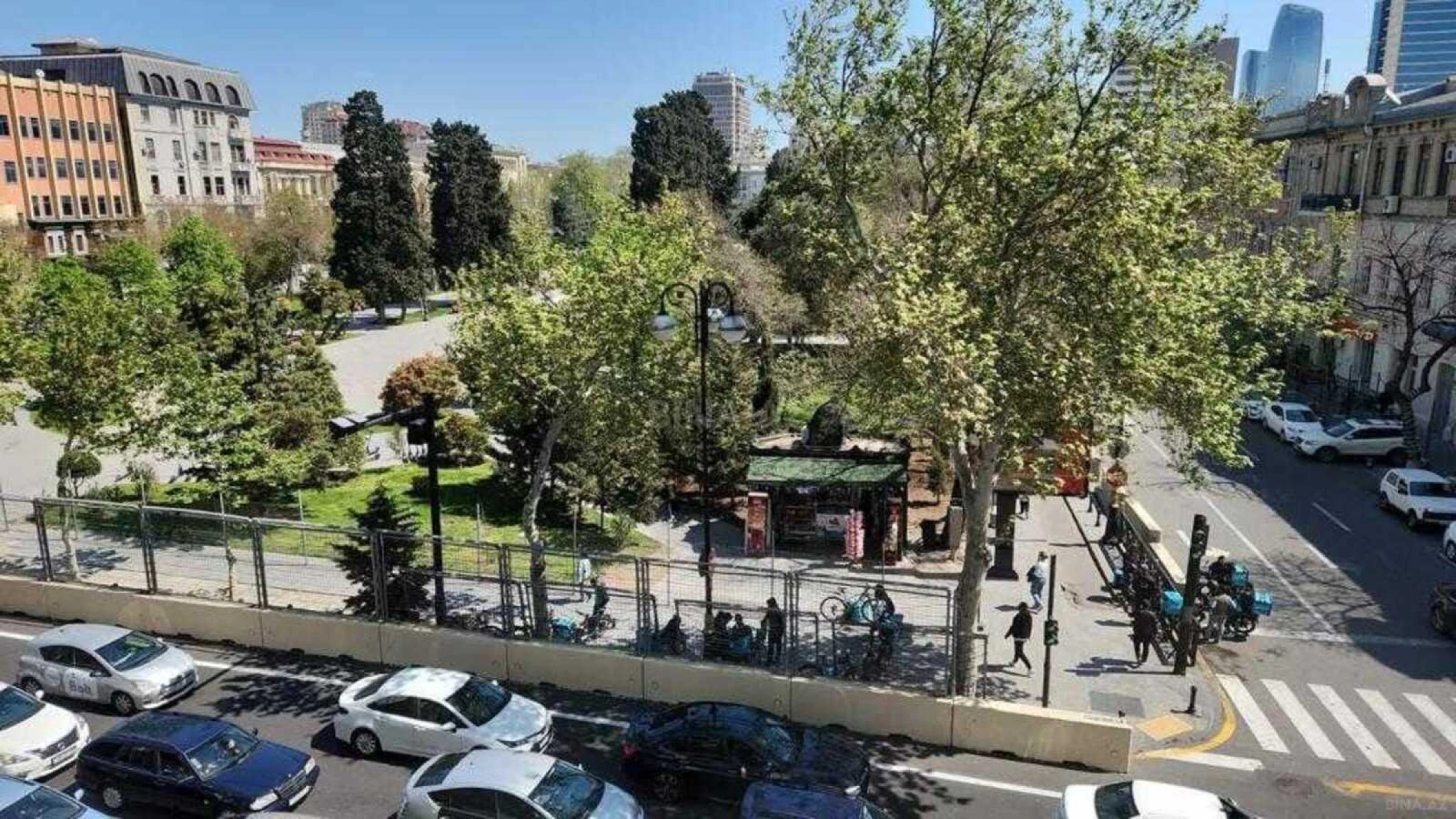 Satılır 5 otaqlı mənzil 258 m²