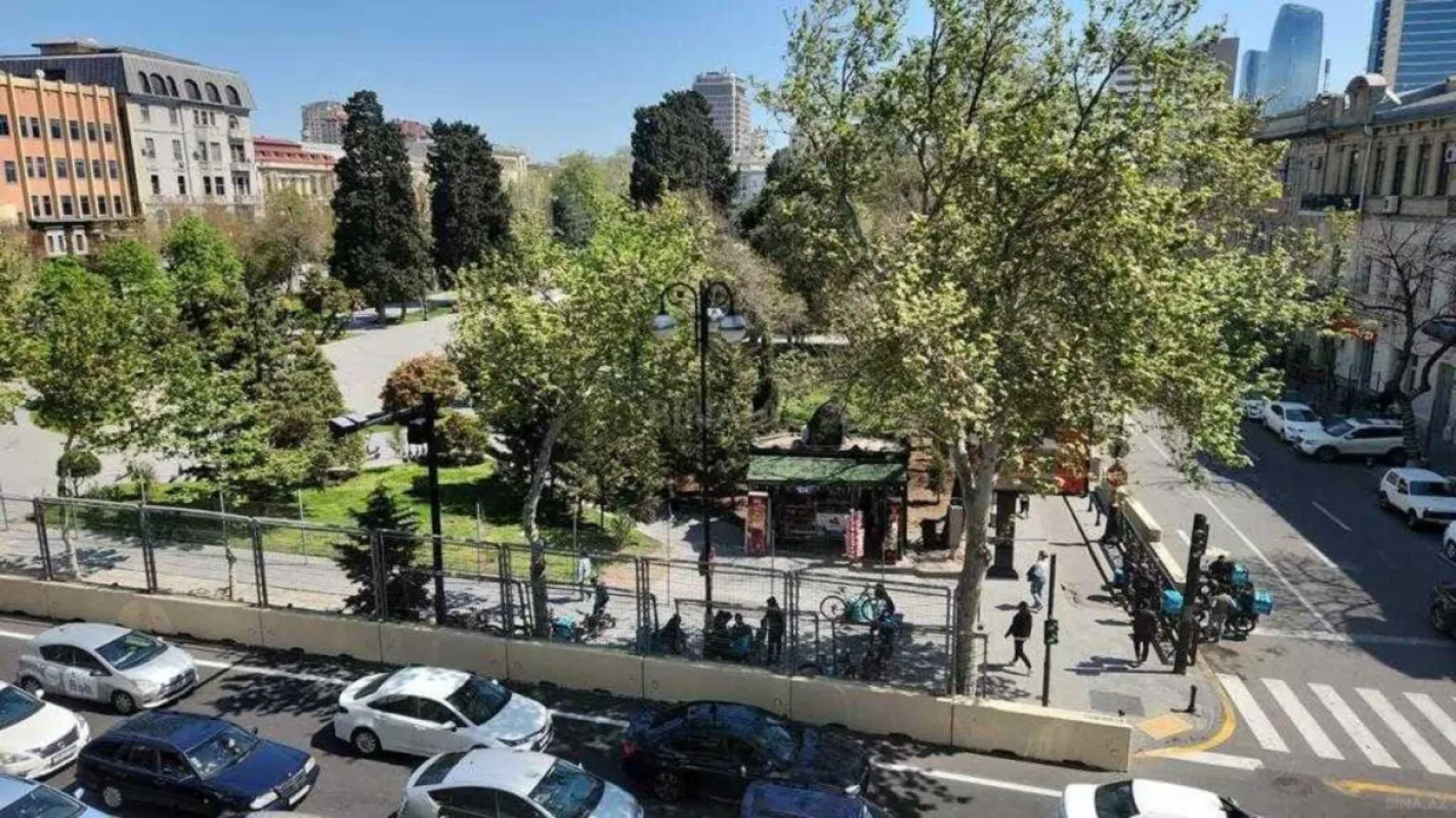 Satılır 5 otaqlı mənzil 258 m²