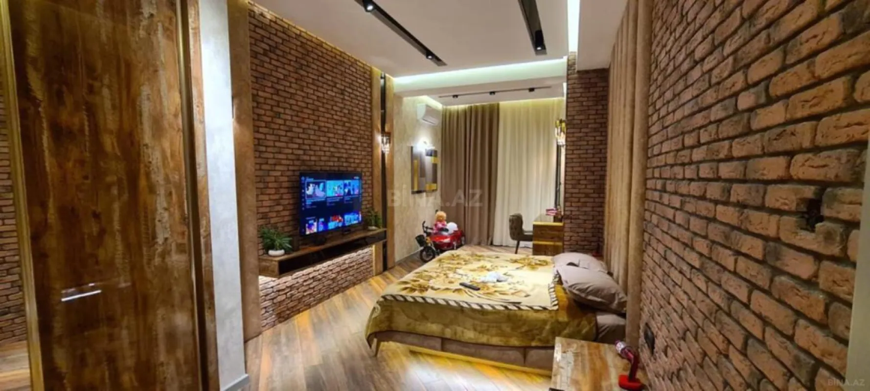 Satılır 5 otaqlı mənzil 258 m²