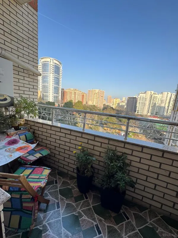 Satılır 7 otaqlı mənzil 370 m²