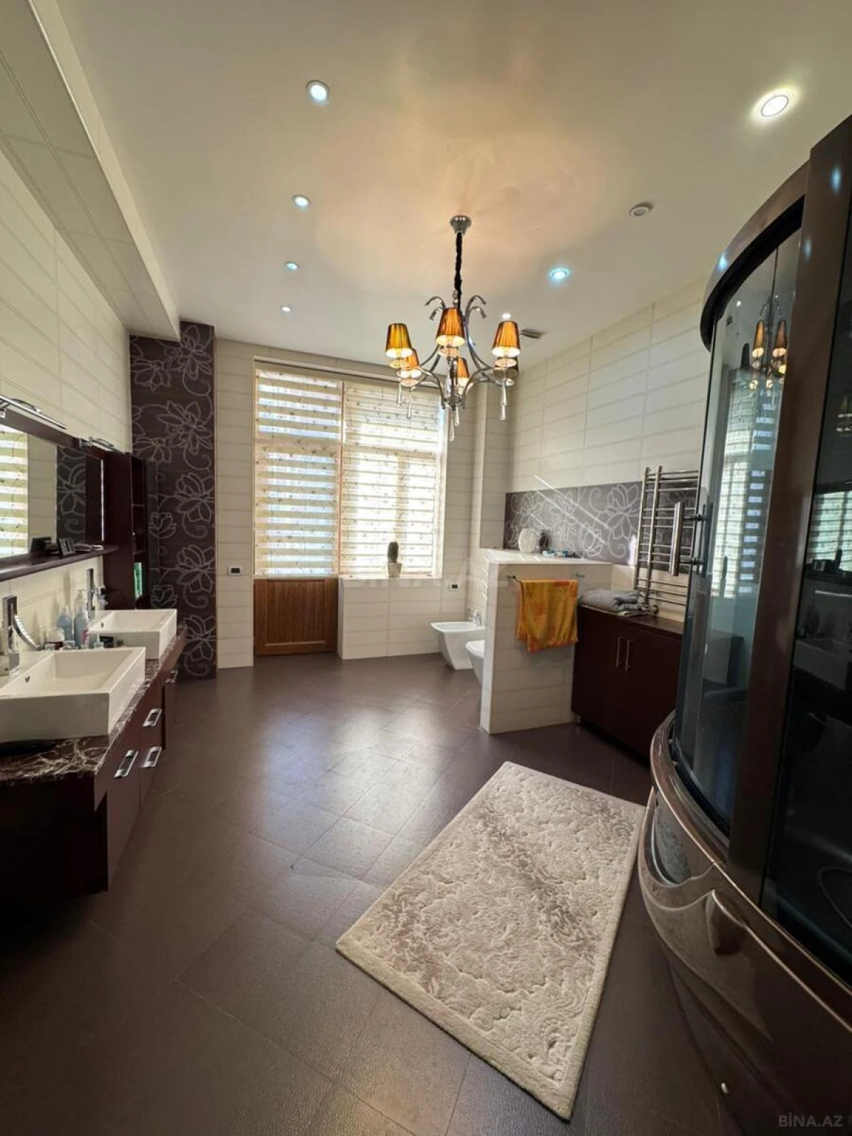 Satılır 7 otaqlı mənzil 370 m²