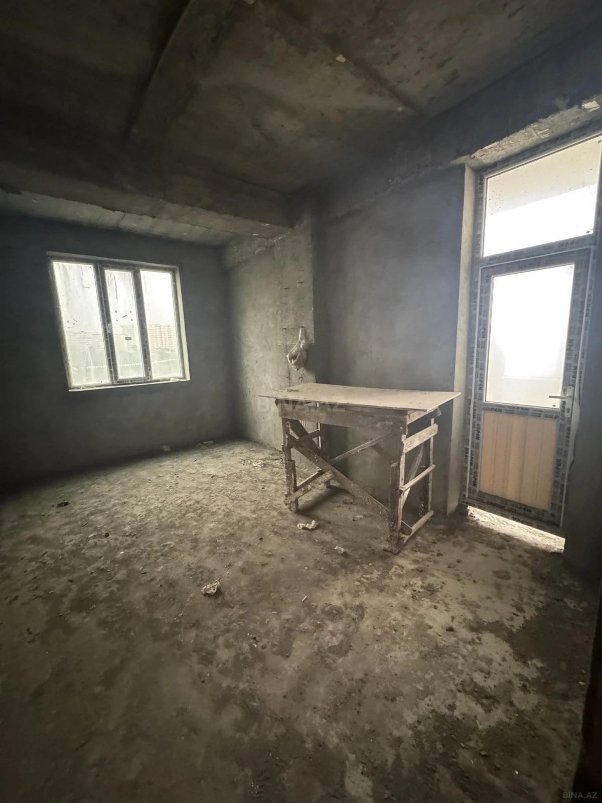 Satılır 4 otaqlı mənzil 158 m²