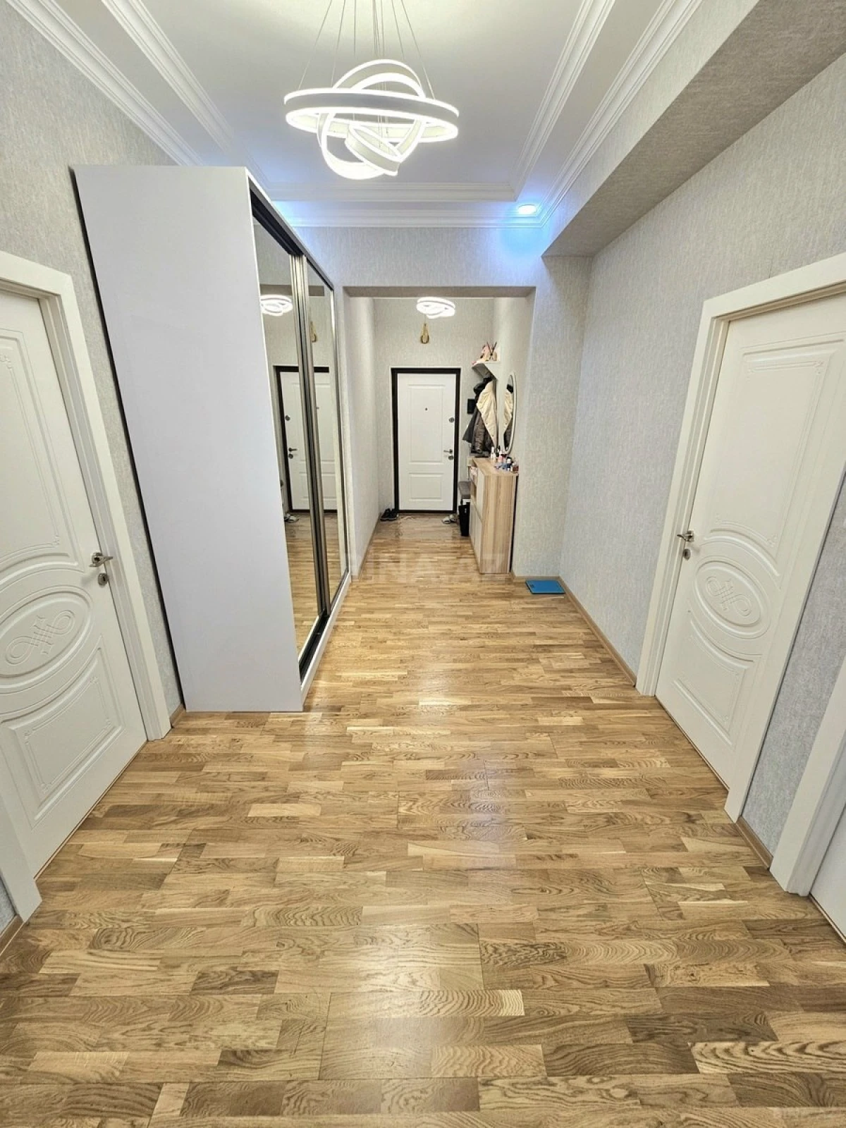 Satılır 3 otaqlı mənzil 104 m²