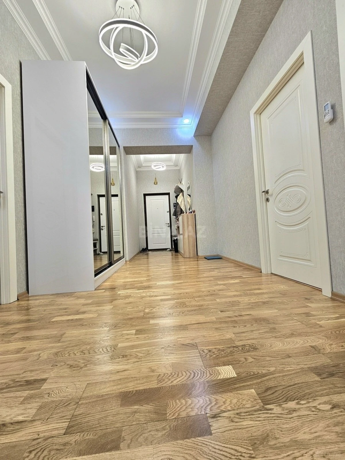Satılır 3 otaqlı mənzil 104 m²