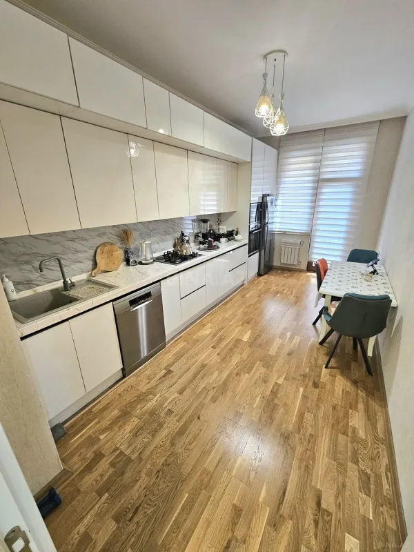 Satılır 3 otaqlı mənzil 104 m²