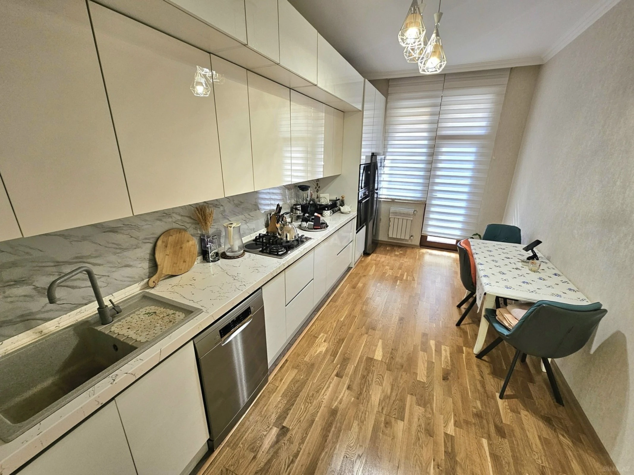 Satılır 3 otaqlı mənzil 104 m²