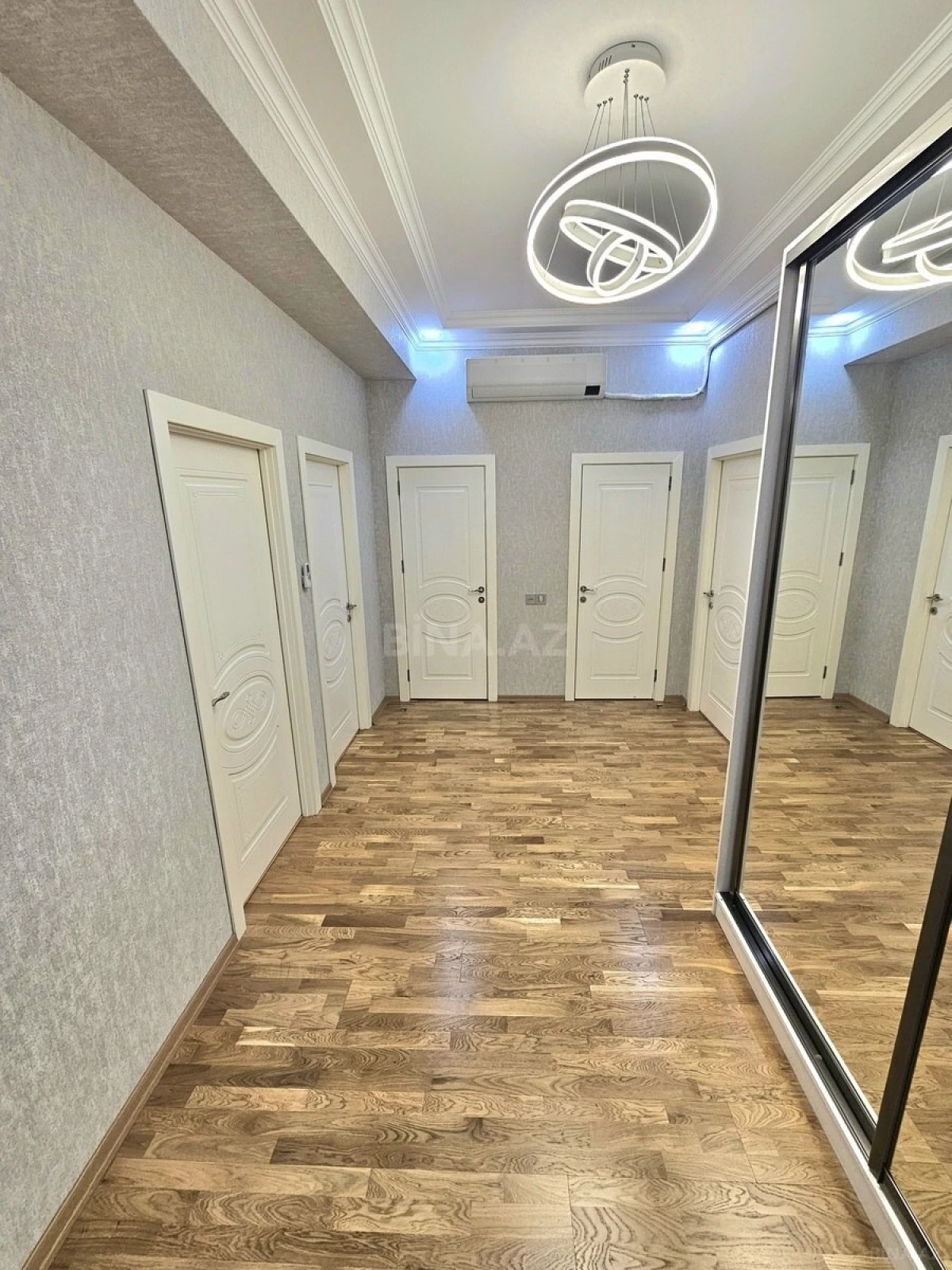 Satılır 3 otaqlı mənzil 104 m²