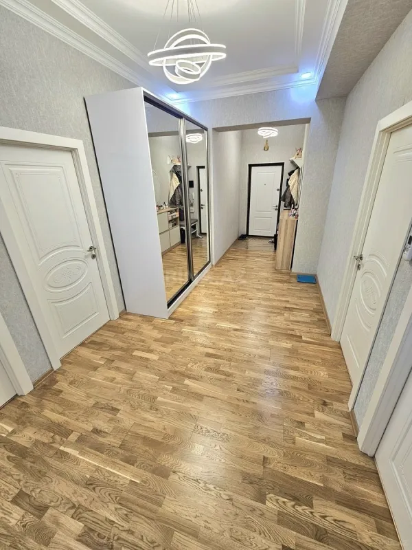 Satılır 3 otaqlı mənzil 104 m²