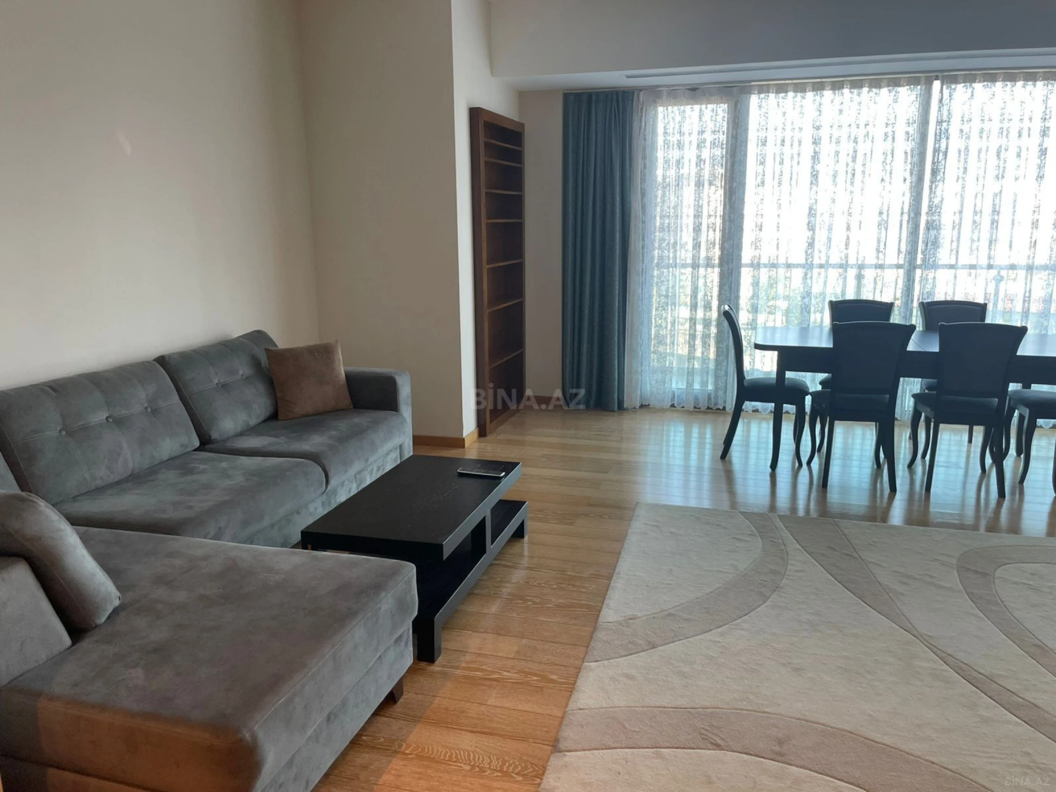Kirayə verilir 4 otaqlı mənzil 170 m²