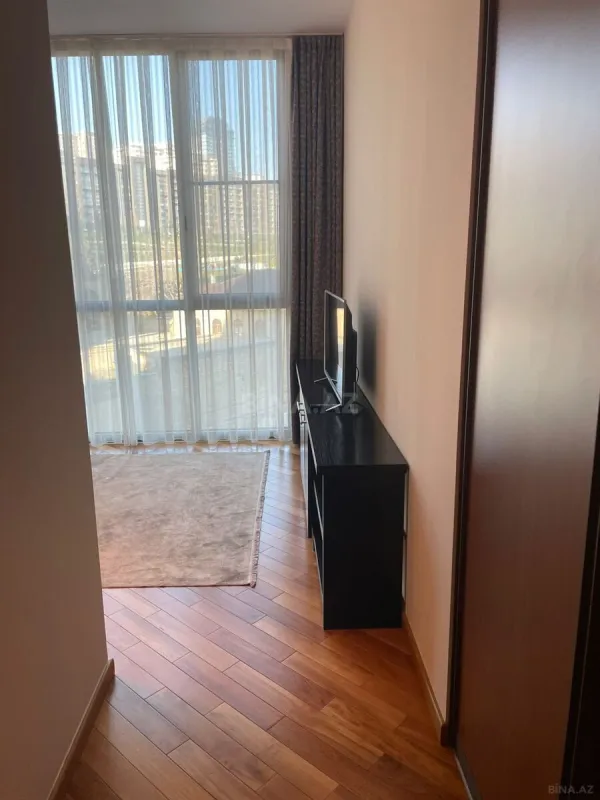 Kirayə verilir 4 otaqlı mənzil 170 m²
