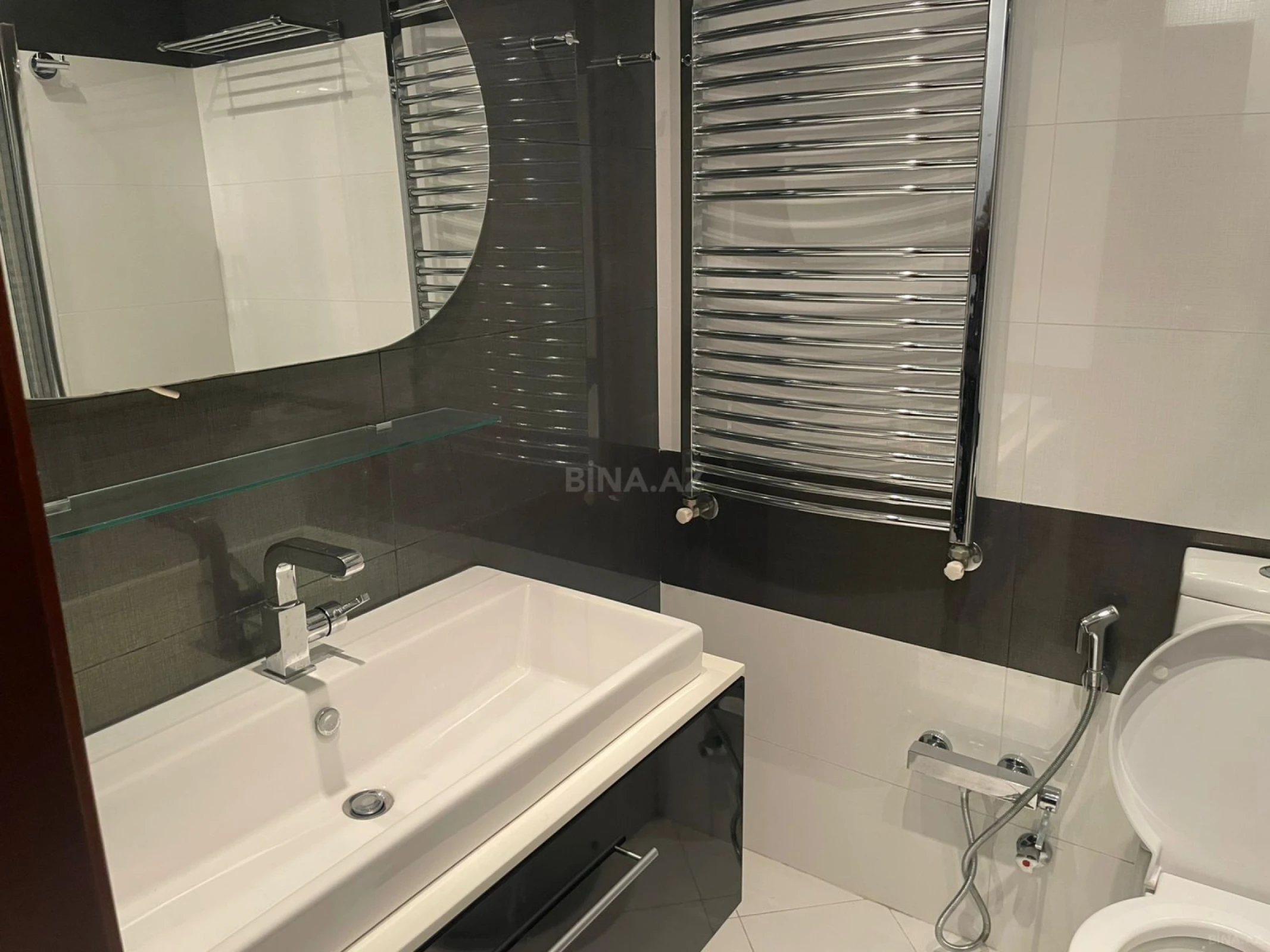 Kirayə verilir 4 otaqlı mənzil 170 m²