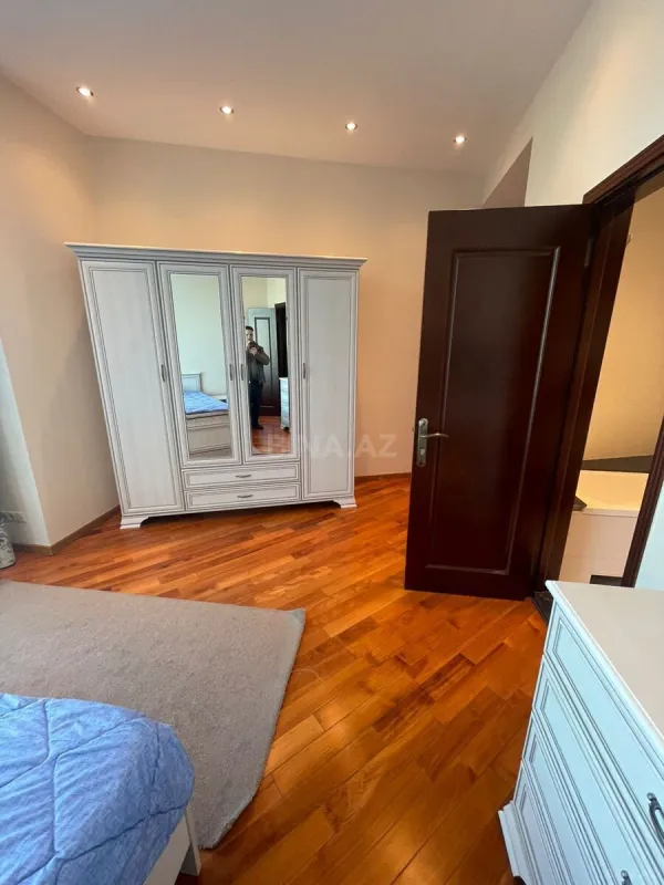 Kirayə verilir 4 otaqlı mənzil 170 m²