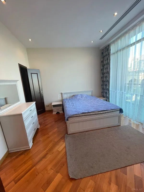 Kirayə verilir 4 otaqlı mənzil 170 m²