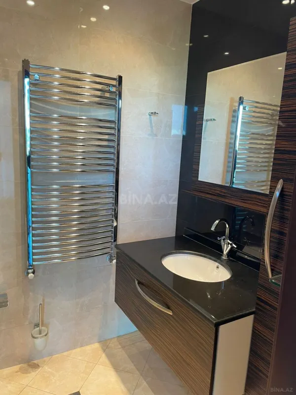 Kirayə verilir 4 otaqlı mənzil 170 m²