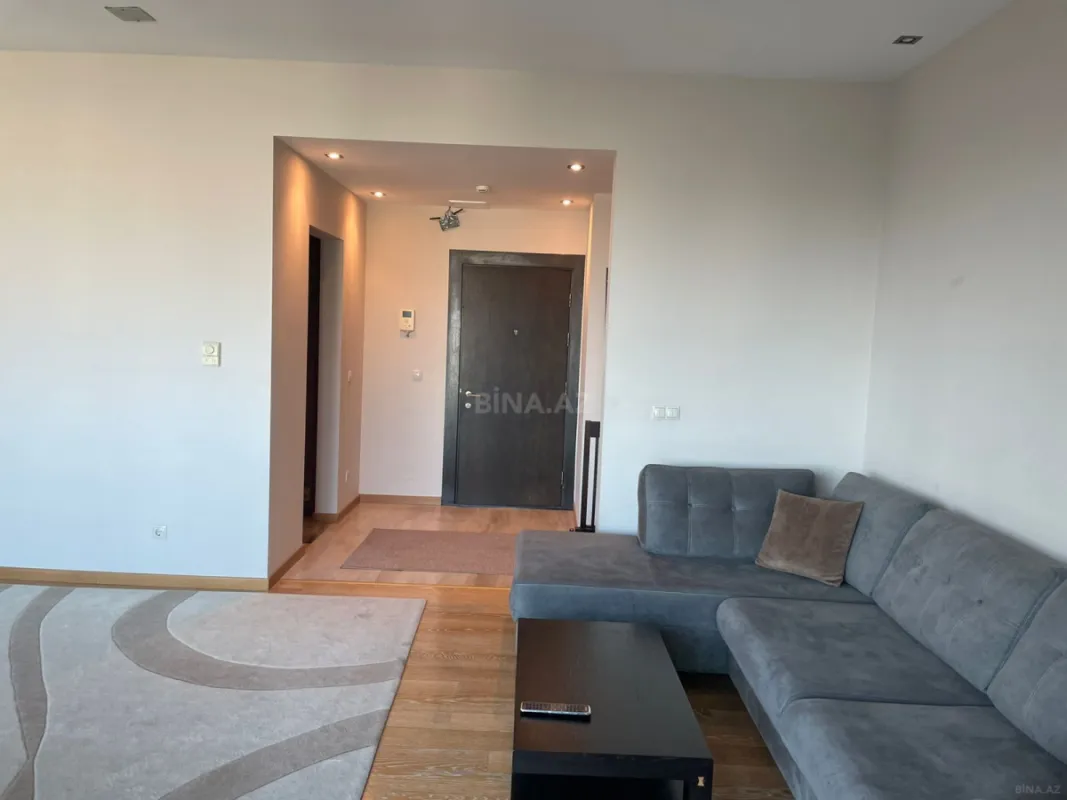 Kirayə verilir 4 otaqlı mənzil 170 m²