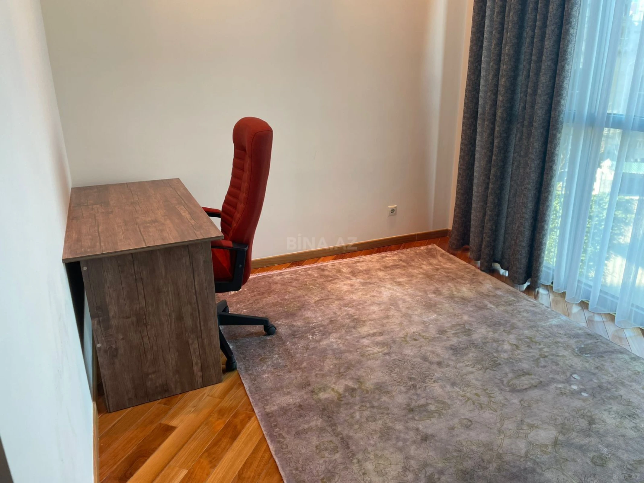 Kirayə verilir 4 otaqlı mənzil 170 m²