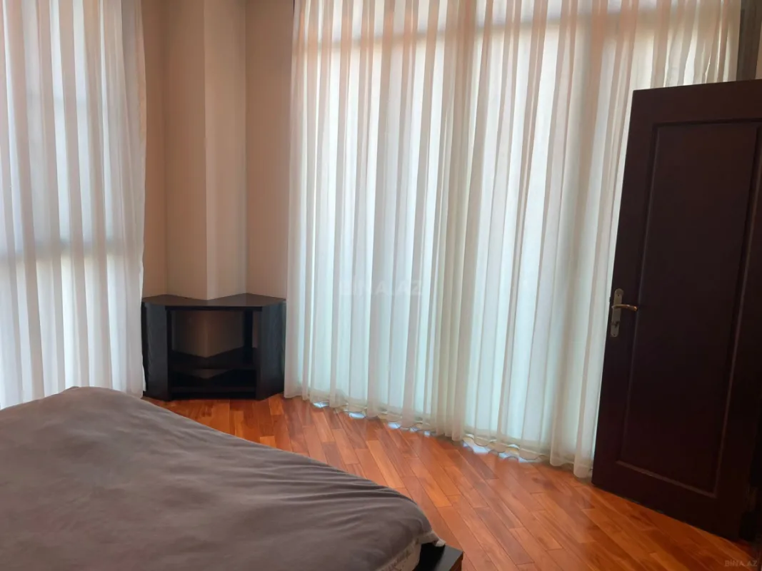 Kirayə verilir 4 otaqlı mənzil 170 m²