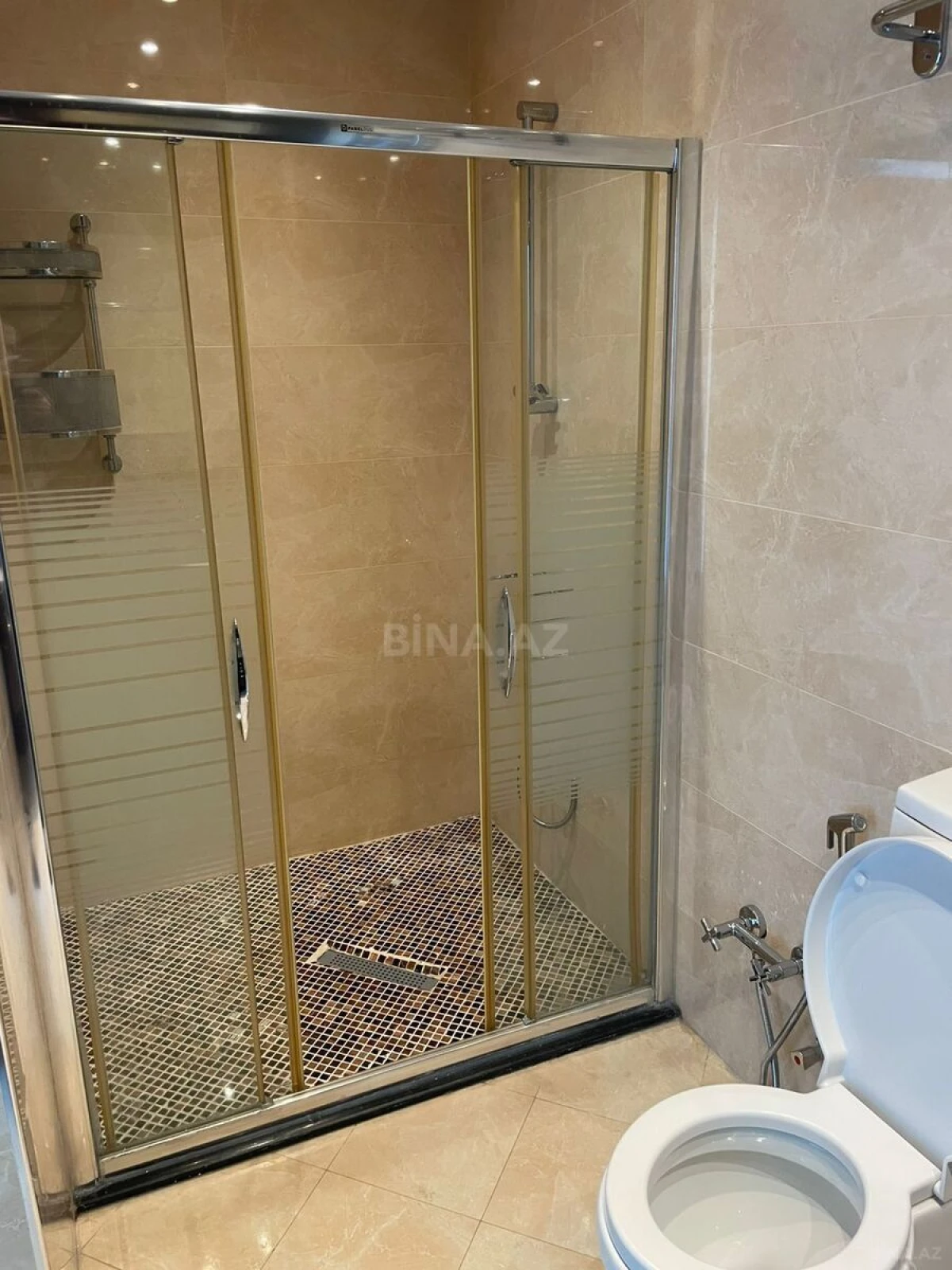 Kirayə verilir 4 otaqlı mənzil 170 m²