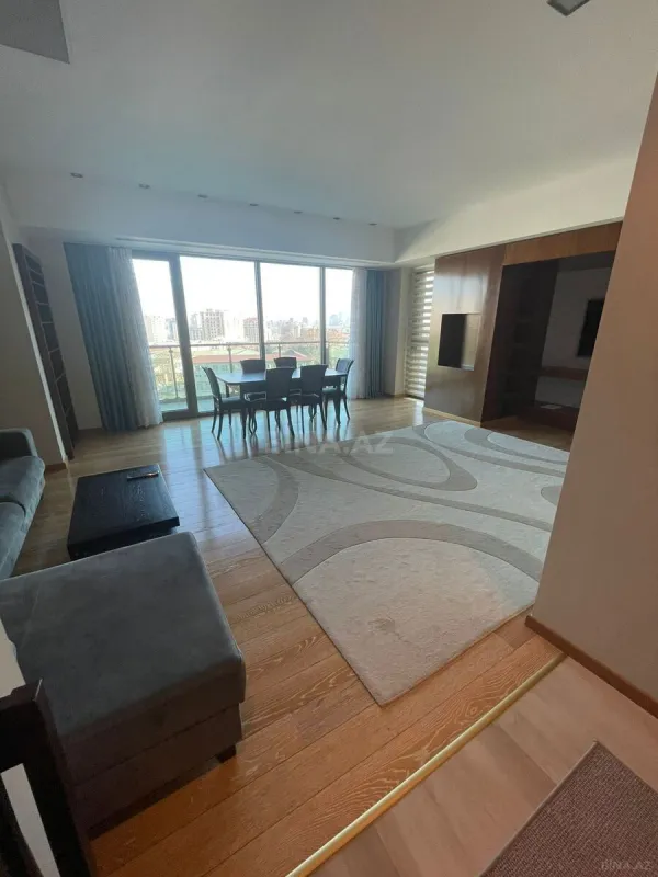 Kirayə verilir 4 otaqlı mənzil 170 m²