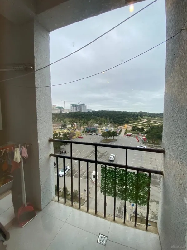 Satılır 4 otaqlı mənzil 131 m²