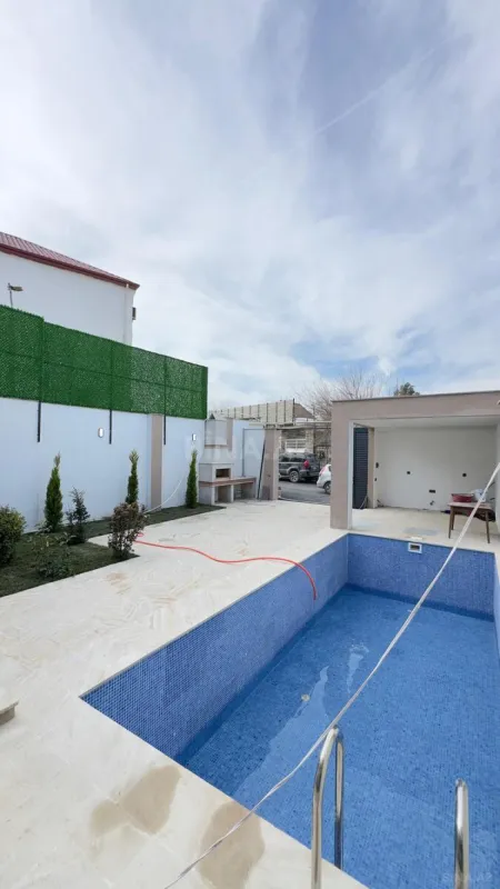 Satılır 4 otaqlı həyət evi 170 m²