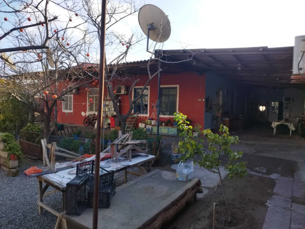 Satılır 6 otaqlı həyət evi 200 m²