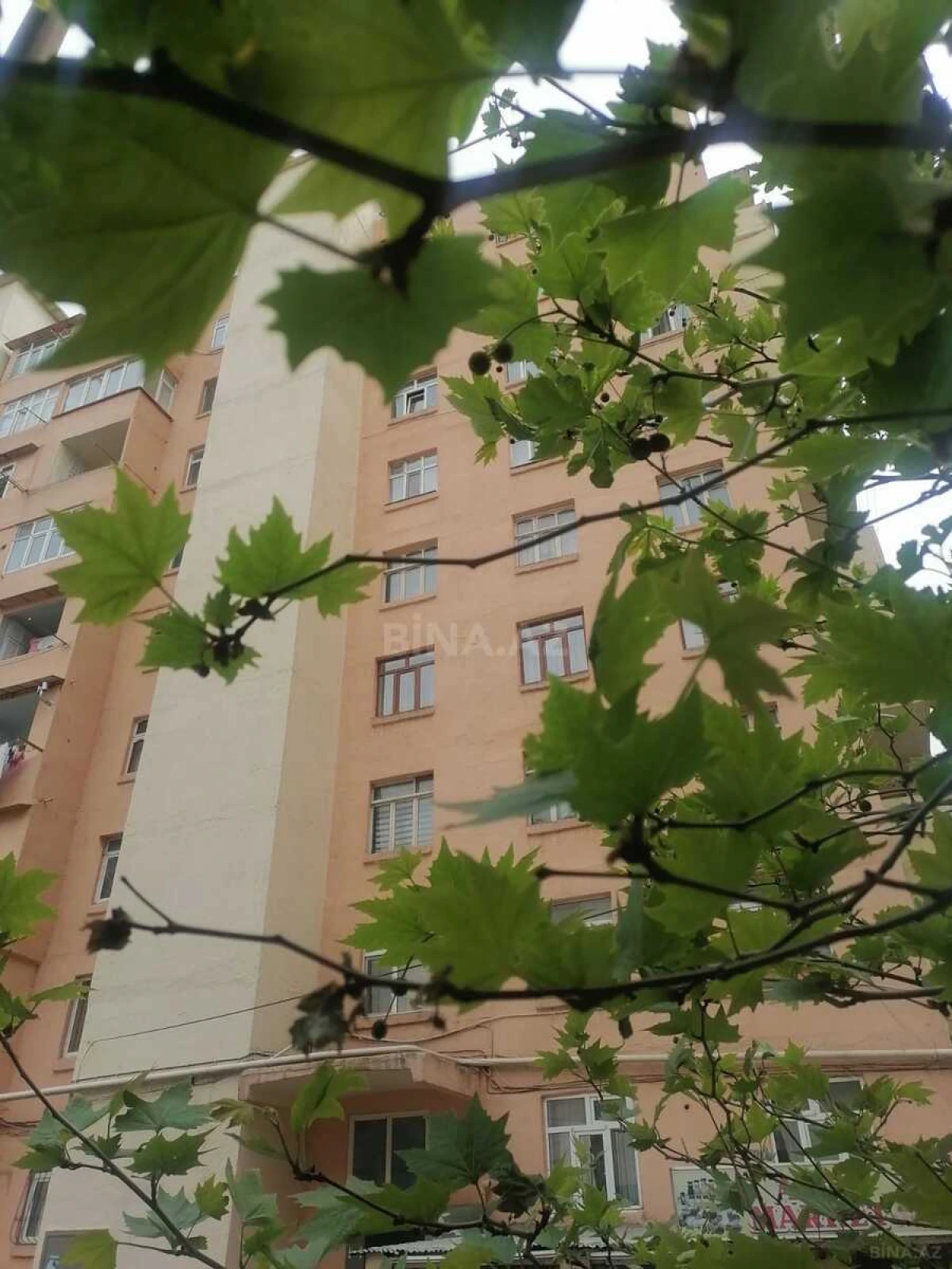 Satılır 4 otaqlı mənzil 107 m²