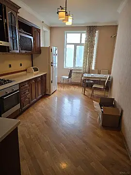 Satılır 3 otaqlı mənzil 134 m²