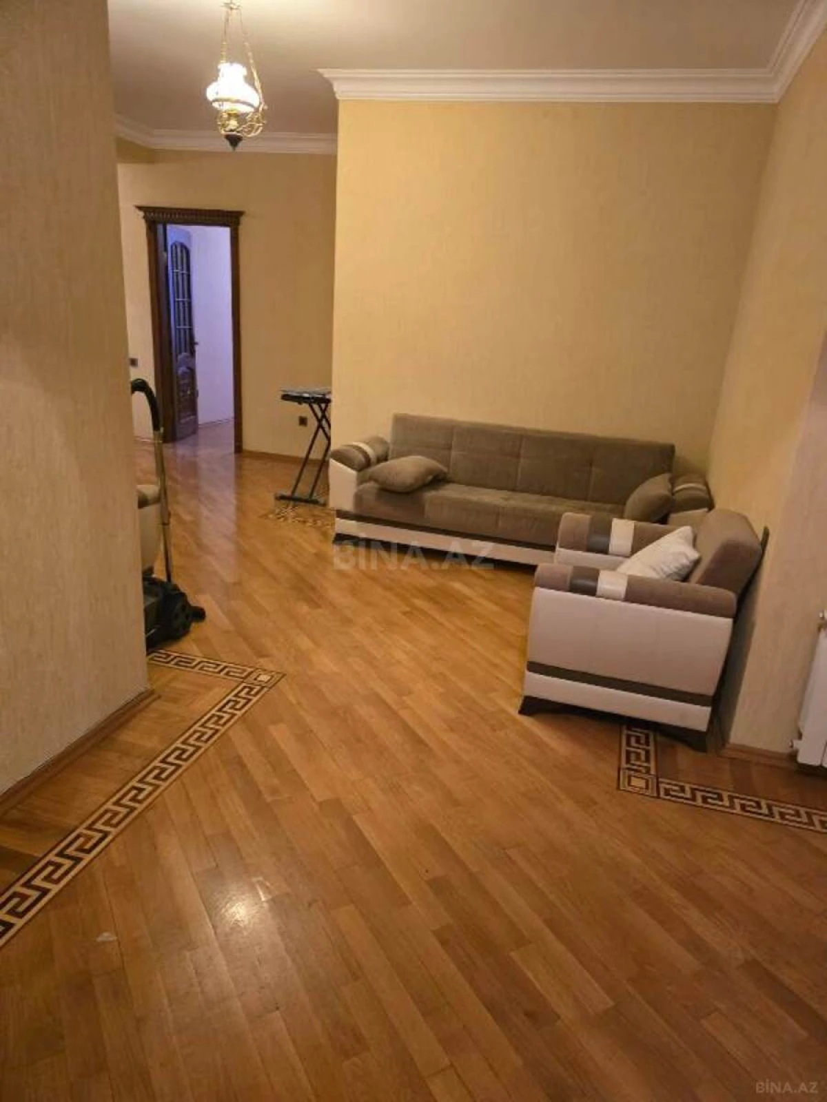 Satılır 3 otaqlı mənzil 134 m²