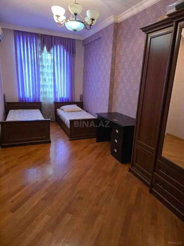 Satılır 3 otaqlı mənzil 134 m²