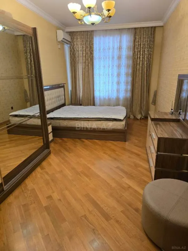 Satılır 3 otaqlı mənzil 134 m²