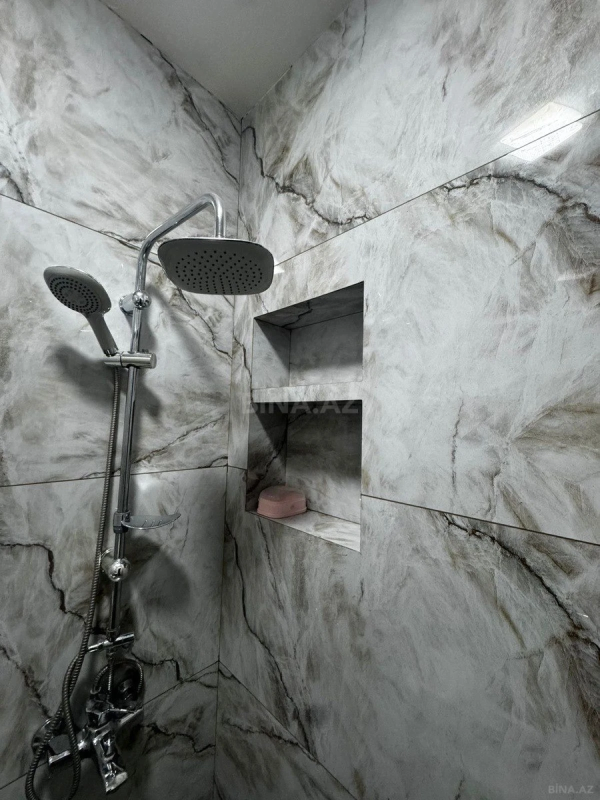 Kirayə verilir 2 otaqlı mənzil 75 m²