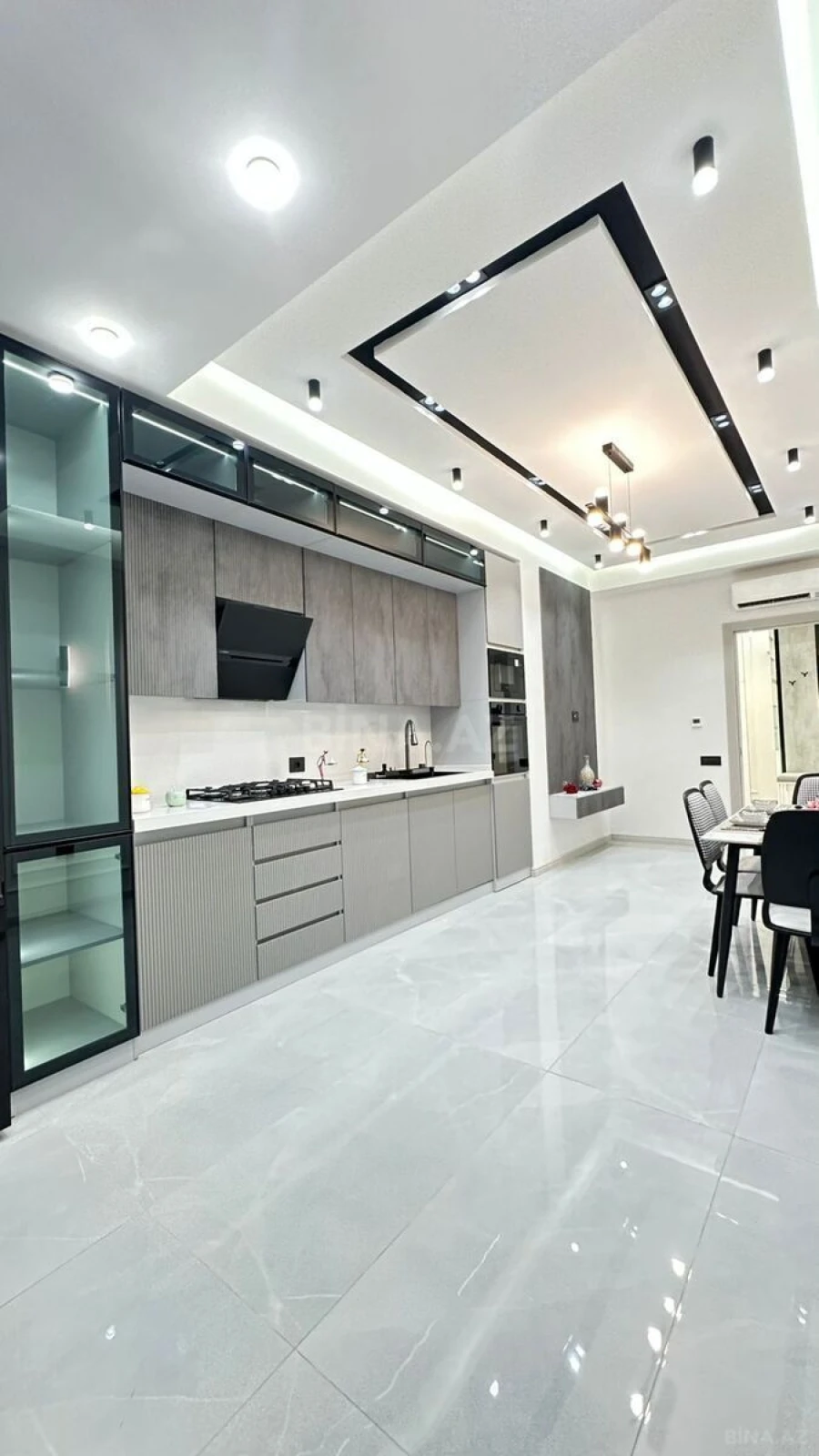 Satılır 10 otaqlı həyət evi 1100 m²