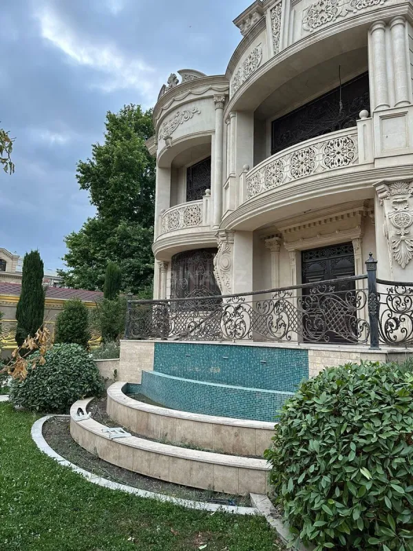 Satılır 10 otaqlı həyət evi 1100 m²