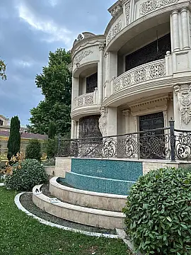 Satılır 10 otaqlı həyət evi 1100 m²